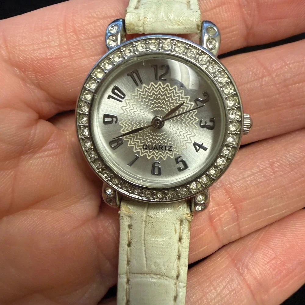 GEN760 Silver Tone Rhinestone Bezel Quartz‎ Watch White Croc Strap Japan WORKS